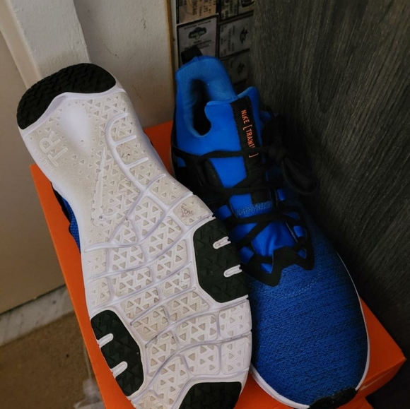 Nike shoes - Picture 3 of 4